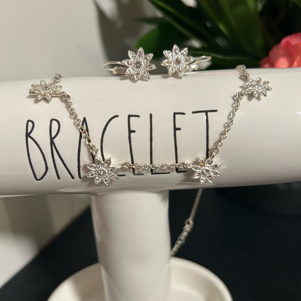 Elegant Silver Flower Jewelry Set